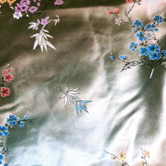 Du Dou Ao Yem Pale Green Backless Halter Top - Picture 3 of 3